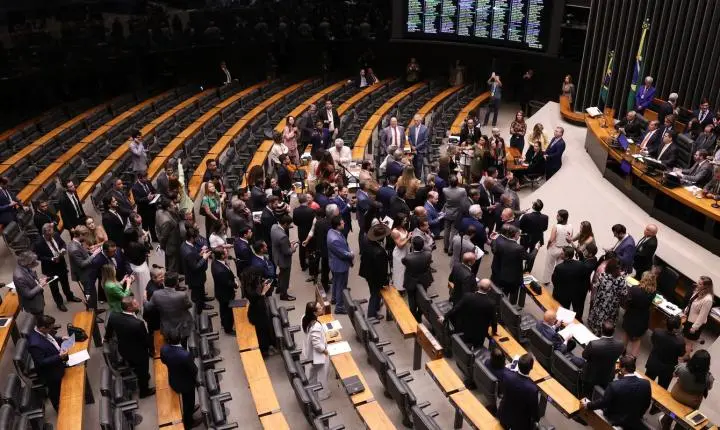 Parlamentares anulam veto de Lula e asseguram projeto da dosimetria