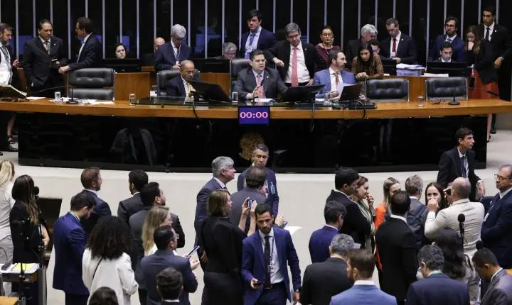 Congresso analisará veto de Lula a projeto de lei sobre dosimetria em 30 de abril