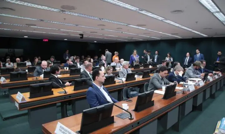 Conselho de Ética da Câmara avalia processos contra parlamentares nesta terça-feira