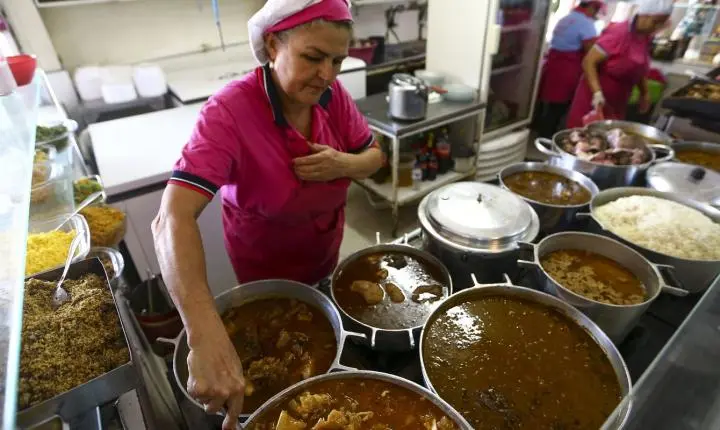 Cresce contratação de pessoas 50+ no comércio e nos serviços em SP