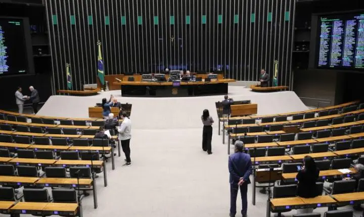 Câmara avalia pedidos de urgência para votação de propostas; veja detalhes