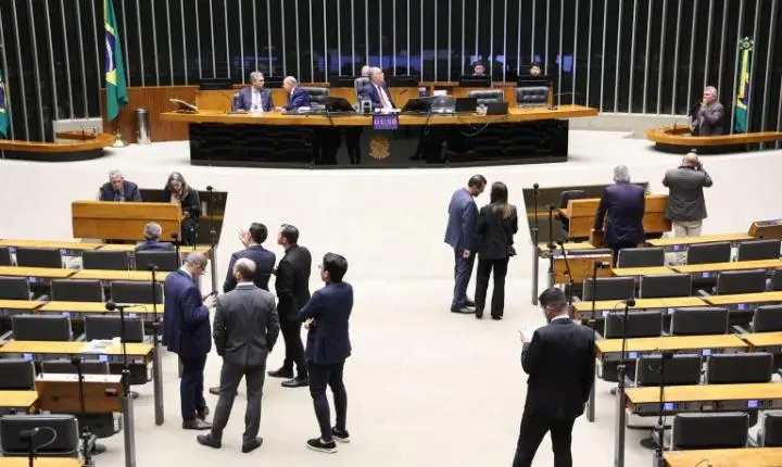 Câmara dos Deputados avalia projeto que proíbe a cobrança de tarifa mínima em serviços de água e esgoto