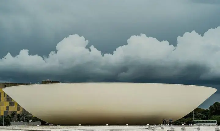Deputados pedem investigação federal sobre megaoperação no Rio