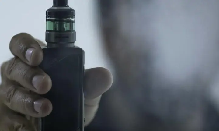 Novas tecnologias camuflam cigarros eletrônicos e representam desafio à saúde pública entre jovens