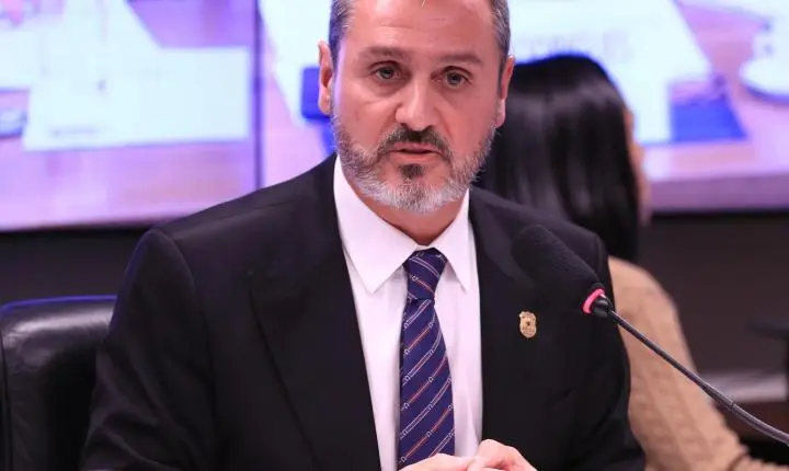 Flávio Dino anula afastamento e reconduz diretor-geral da PF ao cargo
