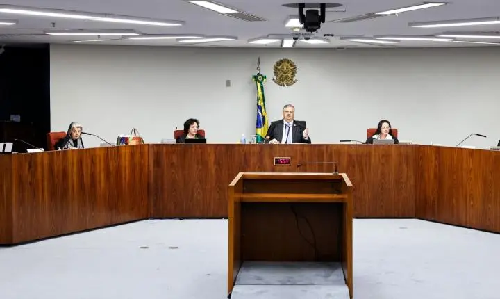 STF: Dino e Moraes defendem rever a dispensa do diploma de jornalista
