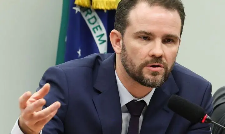 Durigan nega inércia do governo federal diante da crise do BRB