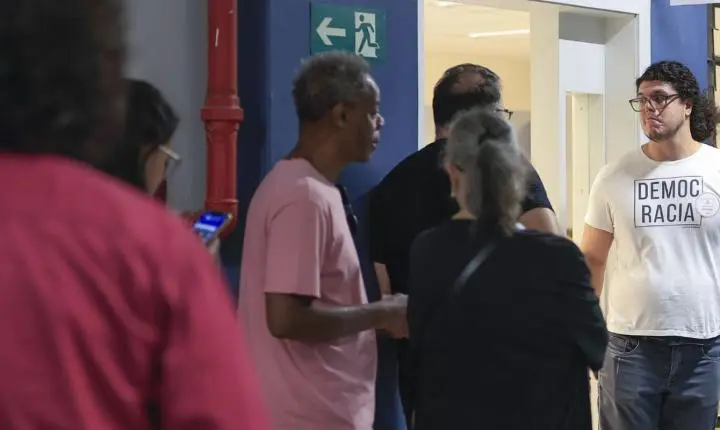 Eleitores vão às urnas hoje para o primeiro turno das Eleições Gerais