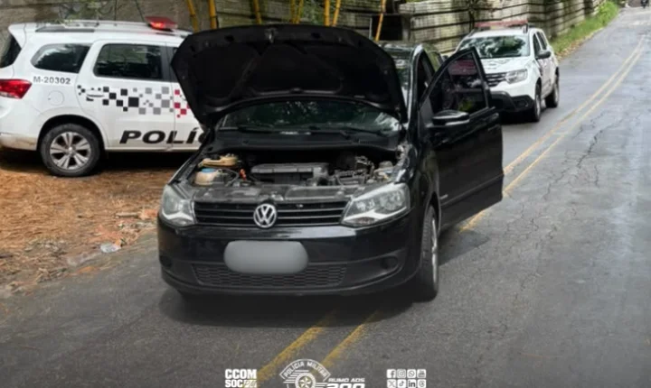EM ANDAMENTO: Carro roubado é recuperado com quatro ocupantes durante patrulhamento em Itapevi