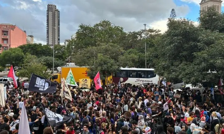 Estudantes protestam em São Paulo contra políticas educacionais