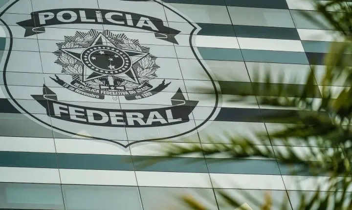 Flávio Bolsonaro nega à Polícia Federal ter cometido crime de calúnia contra o presidente Lula