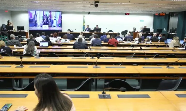 Especialistas propõem habilitação supervisionada para jovens de 16 anos