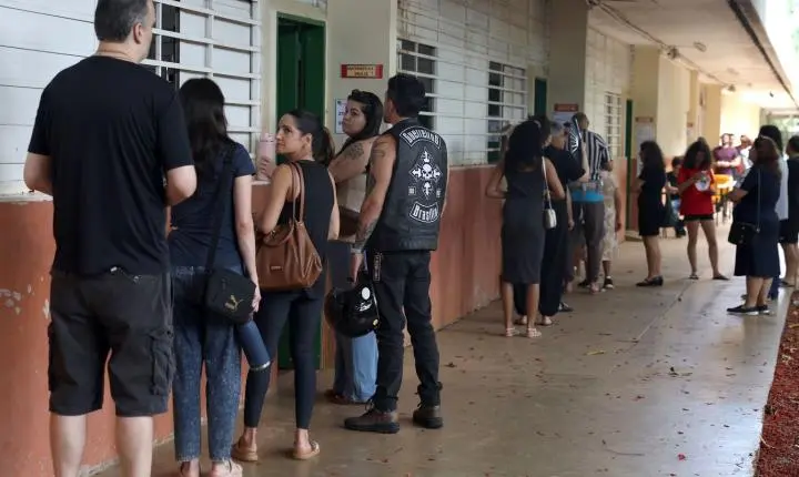 Casos de violência eleitoral se multiplicam entre estudantes e crianças no país