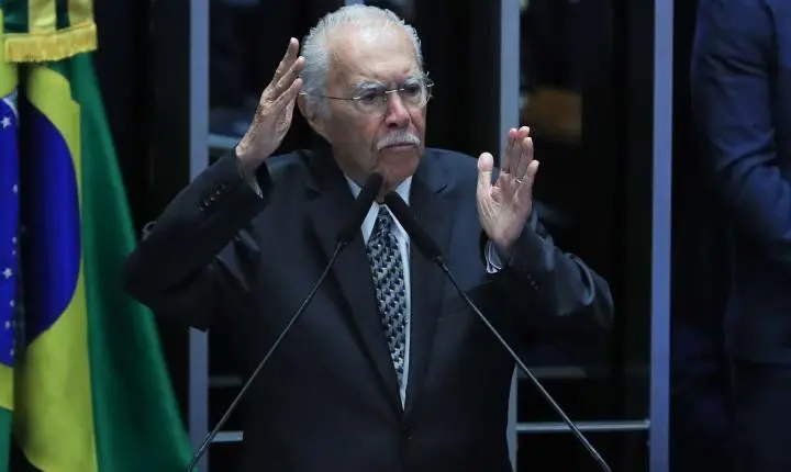 José Sarney é internado em hospital de São Luís com quadro de pneumonia
