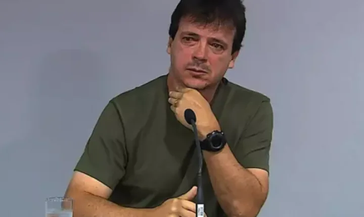 Fernando Diniz é denunciado no STJD por críticas à arbitragem