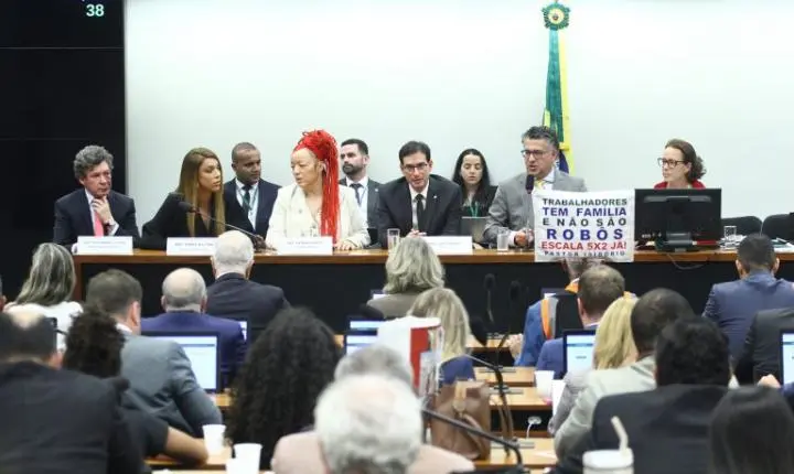 Relator propõe jornada de 40 horas semanais e fim da escala 6x1 com transição de 14 meses