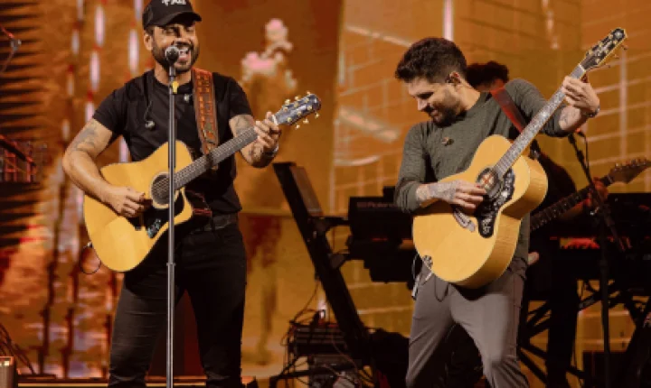 Fred & Fabrício se emocionam com mãe enlutada em show: “Deus preparou nossos corações”