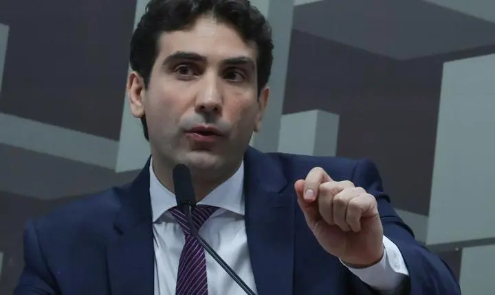 Galípolo critica empresas que forçam uso do Fundo Garantidor de Crédito