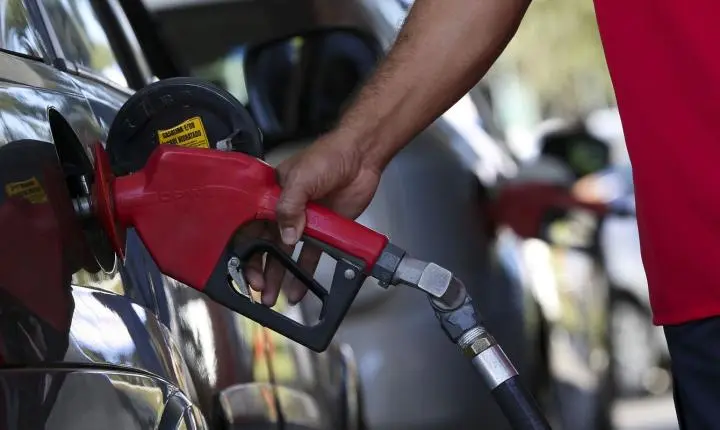 CNPE adia votação sobre aumento do percentual de etanol na gasolina para 32%