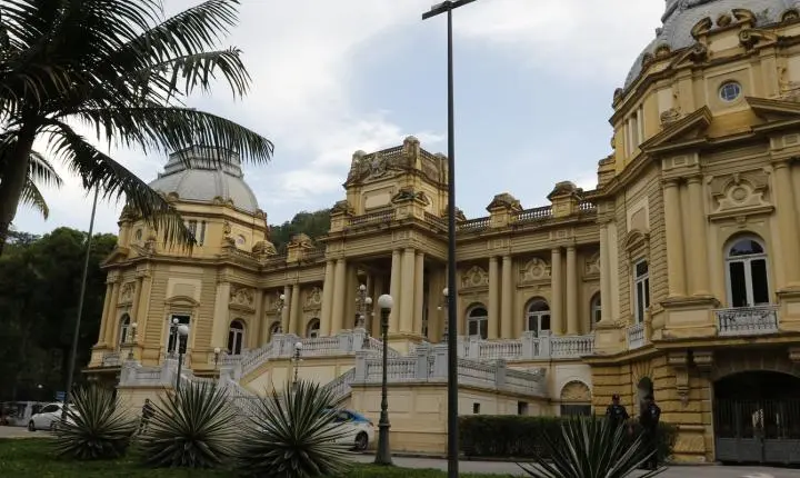 Governo do Rio exonera comissionados e audita contratos do Instituto Rio Metrópole
