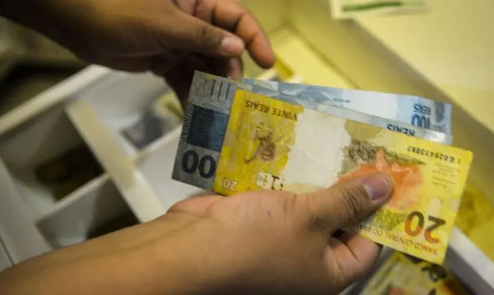 Governo federal sugere salário mínimo de R$ 1.717 para 2027