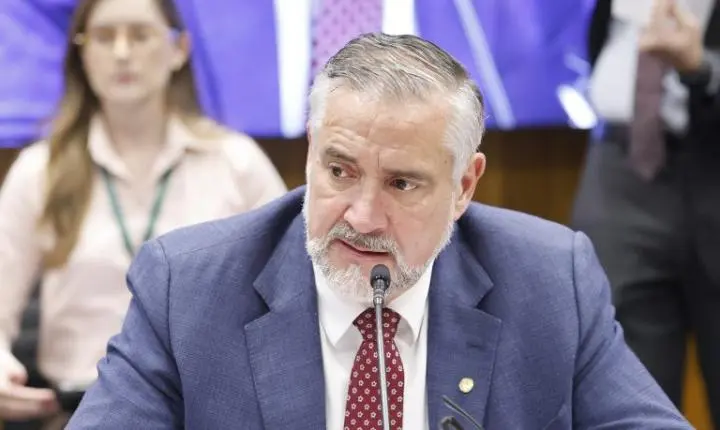 Governo retira pedido de urgência para PL sobre jornada de trabalho na Câmara
