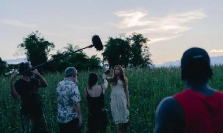 Gravando! Grazi Massafera aparece em bastidores de filme inspirado em ativista brasileira