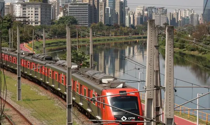A greve de trens em SP provoca caos e gera mais de 2 mil km de trânsito
