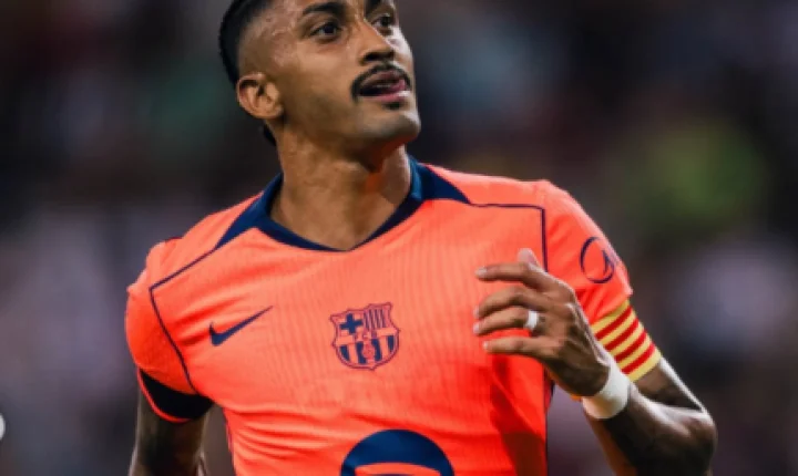 Histórico! Raphinha se torna primeiro brasileiro a ser capitão principal do Barcelona
