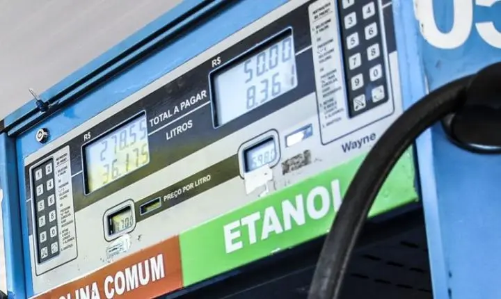 Hugo Motta celebra elevação do percentual de etanol na gasolina