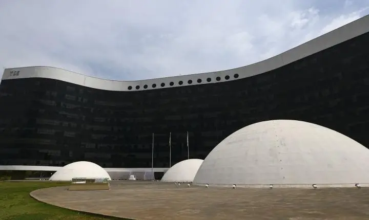 Especialistas alertam para o risco de fake news impulsionadas por IA nas eleições