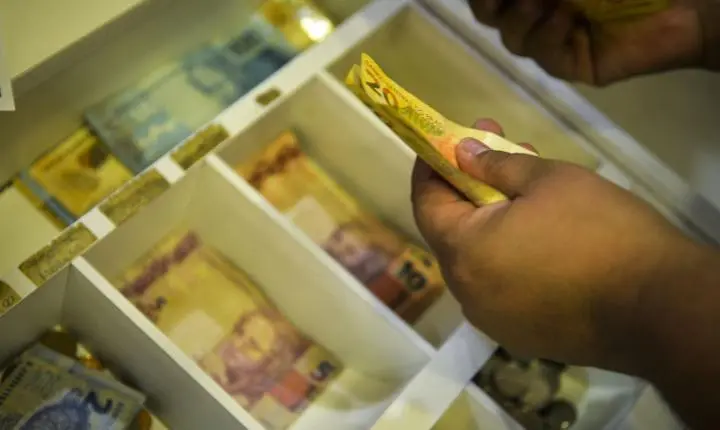INPC registra queda de 0,32% em agosto e acumula alta de 3,98% em 12 meses