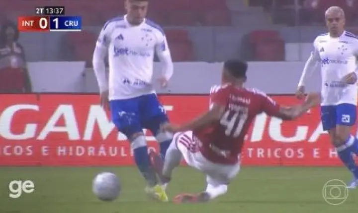 Internacional apresenta áudio falso de VAR e jogador leva gancho pesado. Veja!