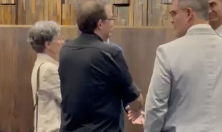 Juliano Cazarré e Cássia Kis aparecem juntos em visita à Alerj com parlamentares do PL