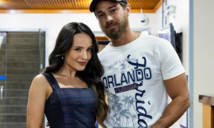Larissa Manoela celebra a estreia do marido, André Luiz Frambach, em novela