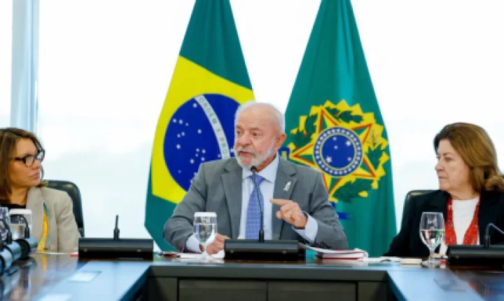 Presidente Lula extingue imposto sobre compras internacionais de até US$ 50