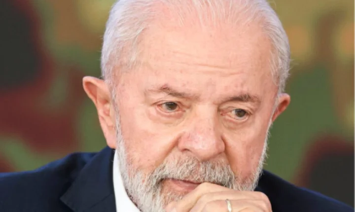 Lula repete estratégia e troca debate da Globo por entrevista em podcast