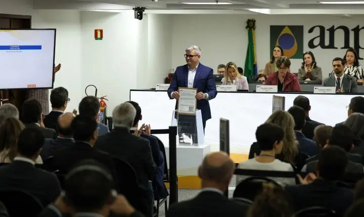 Maior leilão do pré-sal é concluído com sete blocos de petróleo arrematados