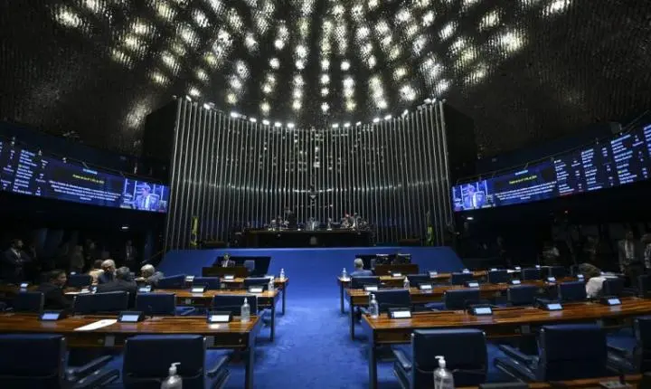 Maioria dos deputados busca a reeleição em 2026, mas cresce corrida para o senado