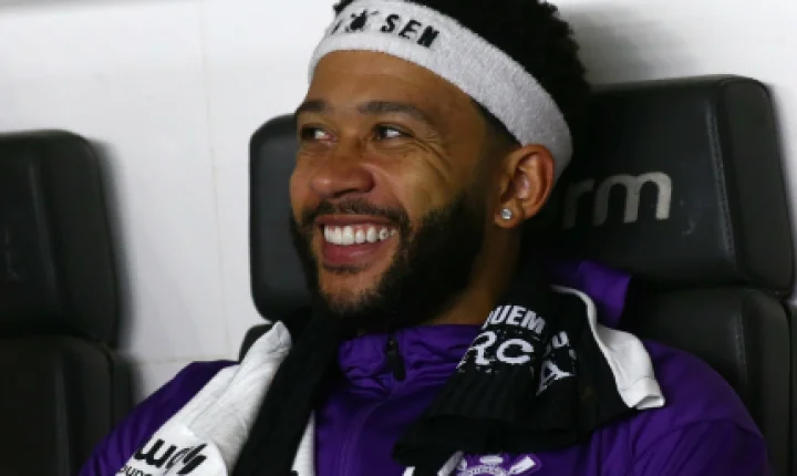 Memphis posta recado enigmático em meio a impasse no Corinthians: “Estou esperando”