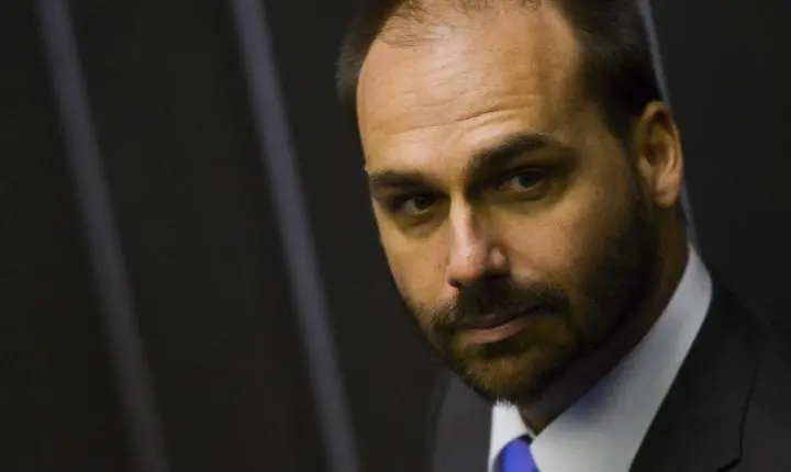 Ministério da Justiça efetiva demissão de Eduardo Bolsonaro da Polícia Federal