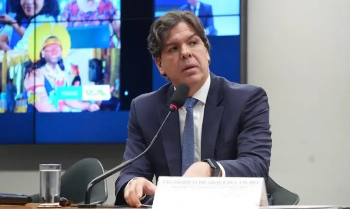 Ministro das Comunicações busca fortalecer infraestrutura e expandir inclusão digital no Brasil