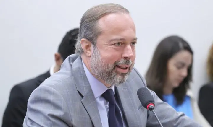 Alexandre Silveira comparece à Câmara para debater antecipação de termelétricas e o setor elétrico