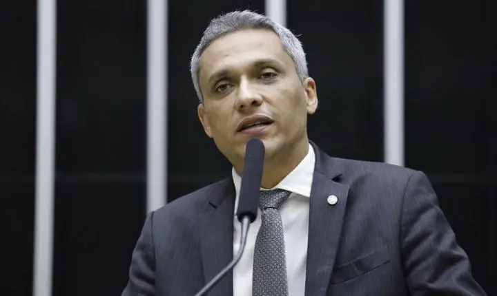 Moraes suspende ação penal contra deputado Gustavo Gayer