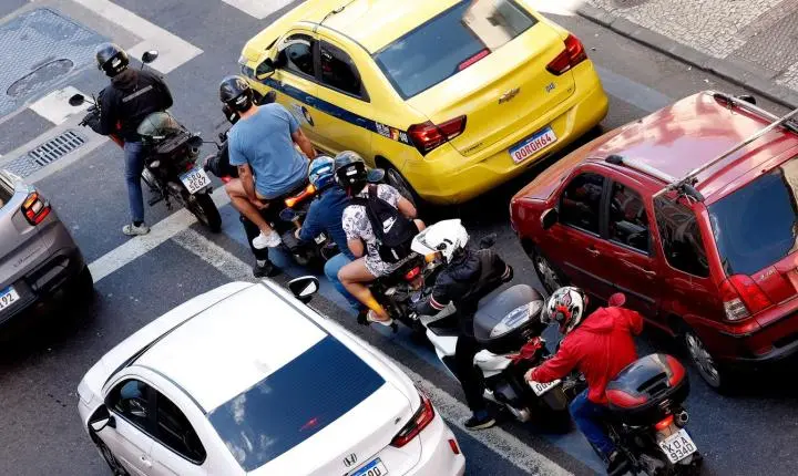Mortes no trânsito com motocicletas disparam em meio à expansão de aplicativos