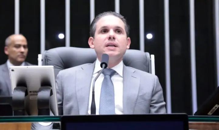 Motta vincula votação de projeto sobre combustíveis à retirada de urgência de proposta sobre jornada de trabalho
