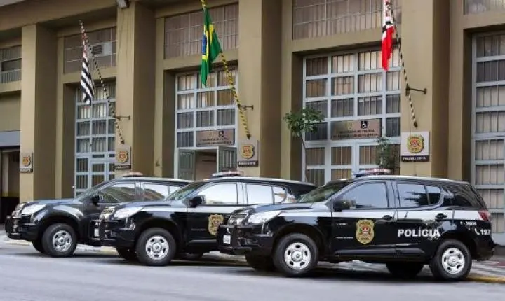 Mulher é esfaqueada brutalmente pelo ex e morre