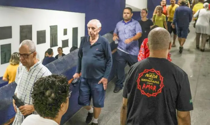 Idoso de 81 anos vai às urnas dez dias após cirurgia no Rio de Janeiro