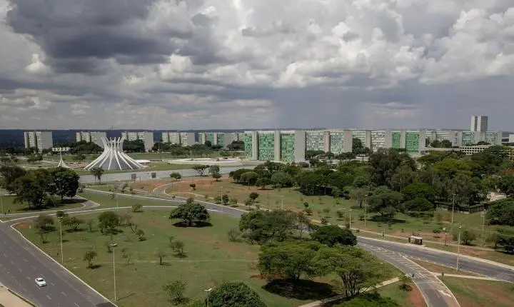 Desigualdade persiste em lideranças do serviço público, apesar de avanços de mulheres e negros