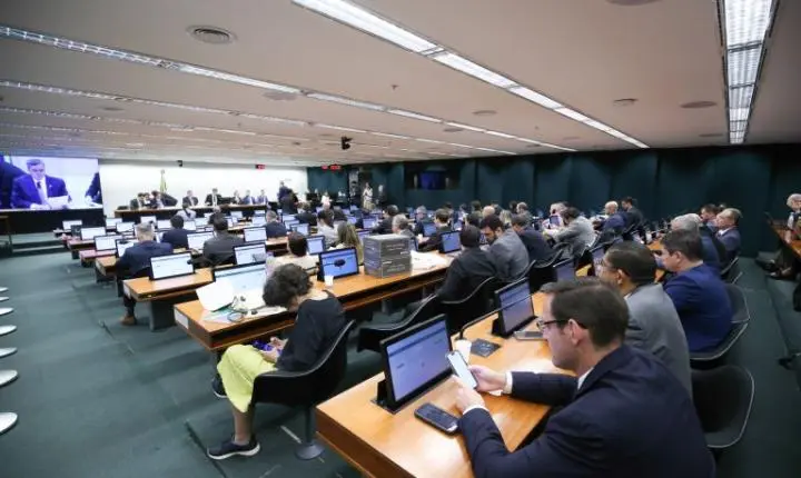 Consultoria de Orçamento aponta desafios para estabilização da dívida pública com a LDO 2027